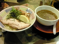 「黒つけ麺 700円」@野田醤油ラーメン 麺屋あじくま 柏店の写真