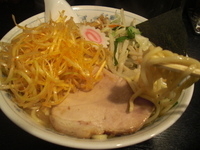 「ネギラーメン赤850円+野菜150円」@大勝軒まるいち 赤羽店の写真