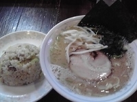 「とんこつ熟成醤油650円+ランチチャーハン100円」@ラーメン本舗。の写真