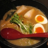 「豚ちゃんラーメン・味付け玉子 900円」@麺部 しば盛の写真