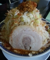 「ラーメンRED（にんにく増し）800円」@東葛MARUKAKU 南柏店の写真