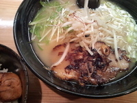 「大山黒牛白湯ラーメン+チャーシュー丼（780円+280円）」@ラーメン 道玄の写真