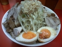 「ラーメン 700円 （ヤサイ +  ニンニク）」@モッコリ豚の写真