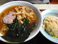 「半チャーハン・ラーメン650円」@中華 あゆ太の写真