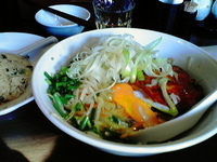 「からめ油麺+生卵+半チャーハンセット」@麺飯店 俵飯の写真
