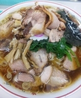 「青島チャーシュー大盛り750円+麺増し50円+自家製チャーシュー」@青島食堂 秋葉原店の写真