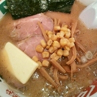 「味噌チャーシュー（麺カタメ）¥850 バター¥50」@手打ちらーめん 本丸の写真