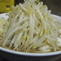 「小ラーメン（麺少なめ・野菜・ニンニク少なめ￥700）うずら卵5個」@蓮爾 さんこま店の写真