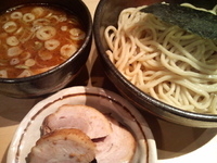 「つけそば（並盛り300g）+チャーシュー（800円+200円）」@BASSO ドリルマンの写真