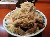 「ラーメン+豚増し+温玉 （野菜ちょっと多め、ニンニク、あぶら）」@麺香房 暖々の写真