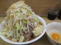 「ラーメン豚入り 800円 + 生卵 50円 （全増し）」@ラーメン二郎 栃木街道店の写真