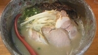 「肉ラーメン（固め）+替え玉」@豚骨らーめん れんの写真