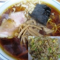 「ラーメン（セット）半チャーハン・大 800円」@服部の写真