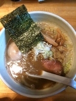 「濃厚しおらーめん atomic salty+味玉」@○心厨房の写真