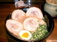 「とんこつチャーシュー ￥880 + 替玉 ￥100」@とんこつ屋 秀虎の写真