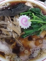 「青島チャーシュー+大盛り+メンマ+ほうれん草」@青島食堂 秋葉原店の写真