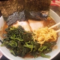 「ラーメン（大盛）+ほうれん草+新味（魚粉） 650円+100円+」@横浜ラーメン 一心の写真