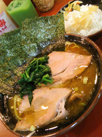 「チャーシューメン（740円）固め濃い目多目+海苔増し（50円）+」@家系総本山 ラーメン吉村家の写真