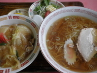 「半中華飯ラーメンセット（650円）」@中華 峰の写真