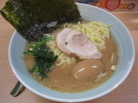 「半熟味玉らーめん（並）￥700」@横浜ラーメン 武蔵家 日吉店の写真