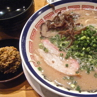 「らーめん（￥680）赤オニ（￥100）」@博多長浜らーめん 田中商店の写真