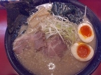 「特製ラーメン（醤油）580円+中盛100円+餃子（6個）190円」@ラーメン力○の写真