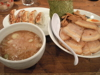 「肉盛つけ麺  肉餃子」@熊本ラーメン ひごもんず 西荻窪店の写真