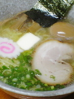 「塩ラーメン（￥600）+バター（￥50）+味付け玉子（￥100）」@らーめん 夢中の写真