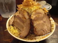 「マンモスラーメン800円+チャーシュー200円+野菜多目50円」@泪橋の写真