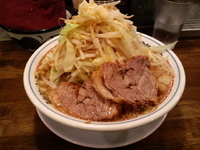 「ラーメン 650円（野菜ニンニクちょっと増し）」@麺屋 神やぐらの写真