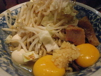 「油そば￥700+卵黄2ヶ￥100 ニンニク+」@麺香房 暖々の写真