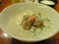 「軍鶏水炊きらーめん（700円）+洗い飯（無料）」@鳥料理 有明の写真