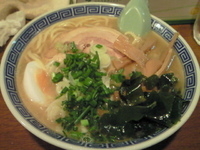 「とんこつ塩ラーメン（中盛）（680円）」@麺屋 律の写真