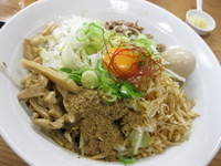 「汁なしまぜそば￥650+半熟煮たまご￥100」@麺処 ぼたん 栃木店の写真