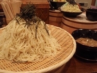 「ブラックホール盛（700+?円）、味玉（RBクーポンで無料）」@うめもと 池袋店の写真