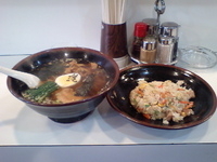 「Aセット（ラーメン+半チャーハン）」@手もみらー麺 たつやくんの写真