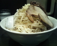 「ラーメン国産豚（ニンニク）」@山盛山の写真