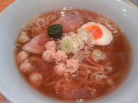 「支那そば（醤油）+つみれ、焼チャーシュー、生ビール」@支那そば 一本気の写真