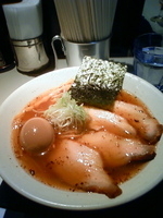 「煮豚そば+味玉」@SOBAHOUSE金色不如帰の写真