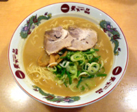 「こってり中華そば並（700円）」@天下一品 新宿西口店の写真