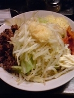 「アブラブメン（小）+豚増し（野菜、ニンニク）」@ラブメン 楽々の写真