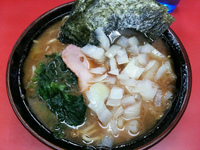 「ラーメン（麺固め）+たまねぎ」@ラーメン杉田家の写真