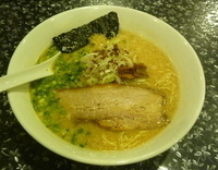 「らぁめん・とんこつ醤油（650円）」@ごくめん 本店後藤の写真