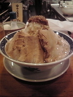 「ラーメン700円（アブラ・ニンニク）+小豚150円」@山勝角ふじ 新松戸店の写真