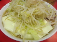 「小ラーメン680円ヤサイ・アブラ・チーズ100円」@らーめん豚喜の写真