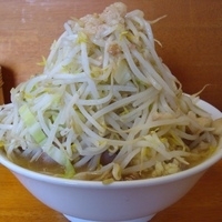 「小豚（ヤサイ、ニンニク、アブラ） 750円」@ラーメン二郎 立川店の写真