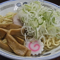 「油そば並（￥600）ネギ（￥100）」@珍々亭の写真