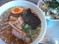 「塩ラーメン+ミニチャーシュー丼（740円+300円）」@東京らぁめんちよだの写真