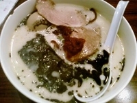 「赤黒ラーメン（+味玉）」@熊本ラーメン大門の写真