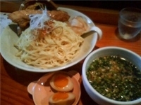 「影丸 中盛 950円 + 味付玉子 100円」@影虎の写真